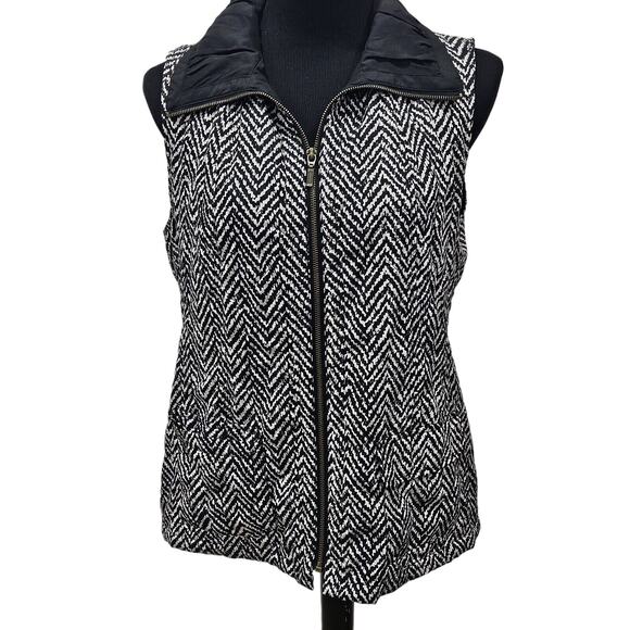 Chicos Chevron Pattern Quilted Vest Ruched Black Collar Zip Front Pockets Size 8 - Picture 1 of 12